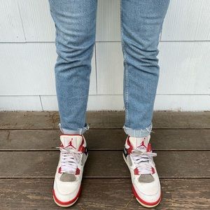 Chicago Bulls Jordan 4s, size 8.5